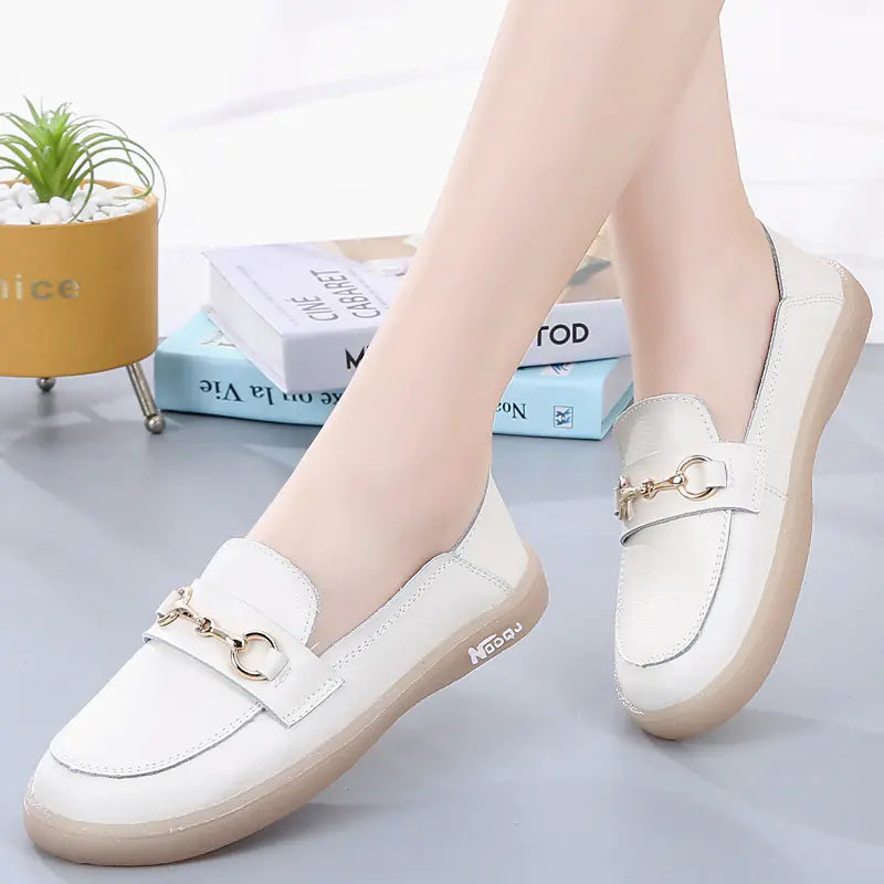 Fashionable Leather Flat Sandals for Ladies
